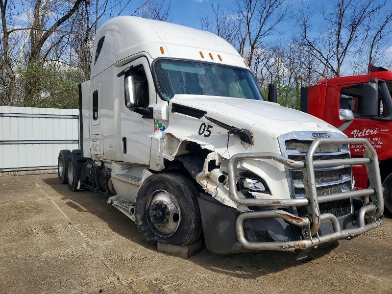 2018 Freightliner Cascadia 126 Semi Truck