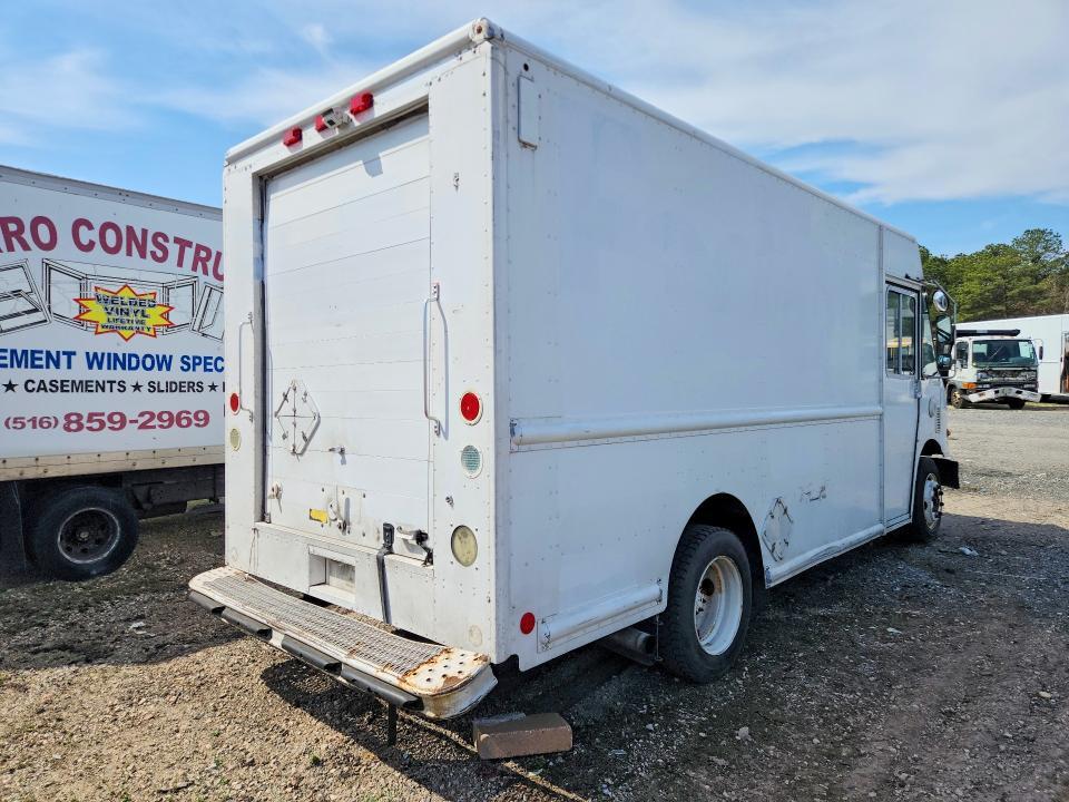 2007 Freightliner MT45 HEV Chassis Delivery Truck