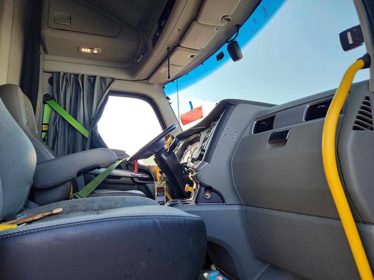 2021 Kenworth T680 Semi Truck