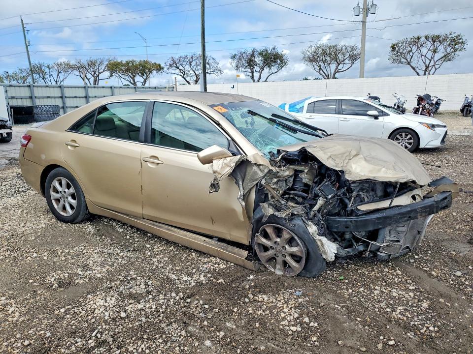 2011 Toyota Camry le