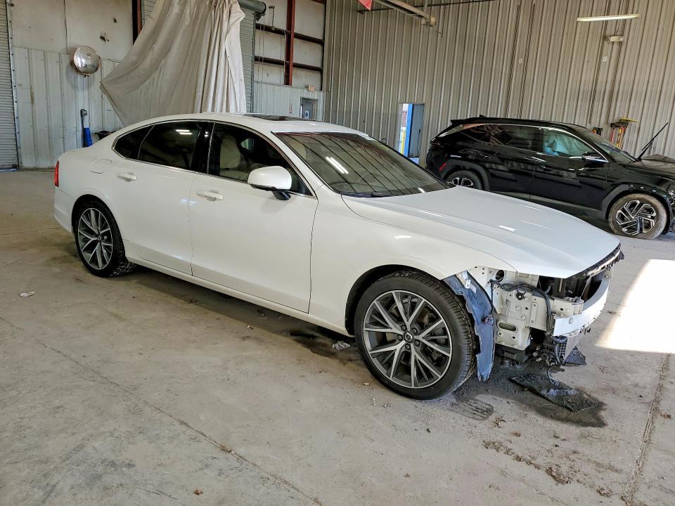2017 Volvo S90 T6 Momentum