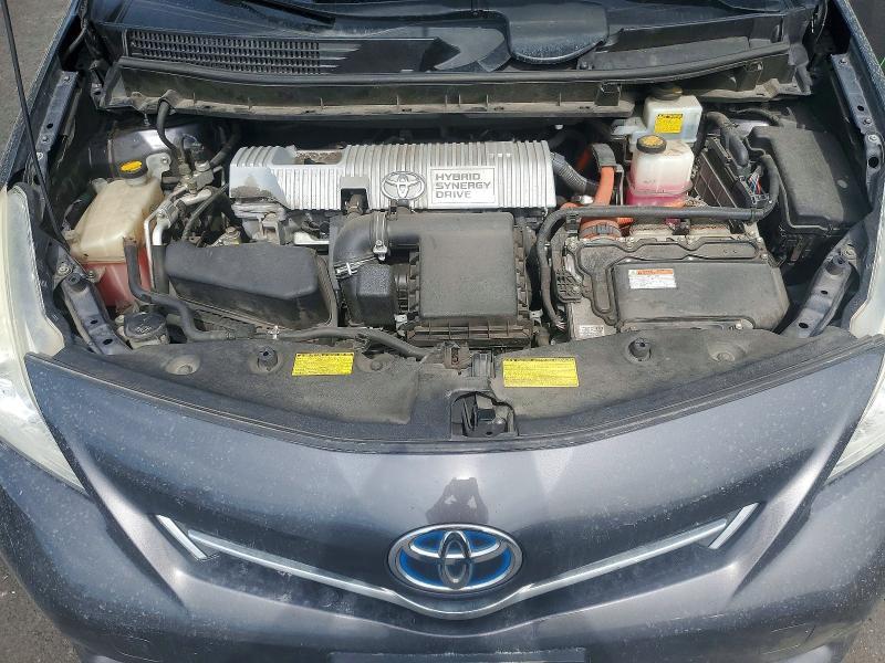 2014 Toyota Prius v Five