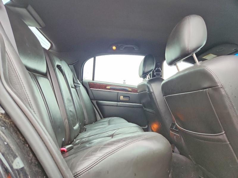 2010 Linc Town car