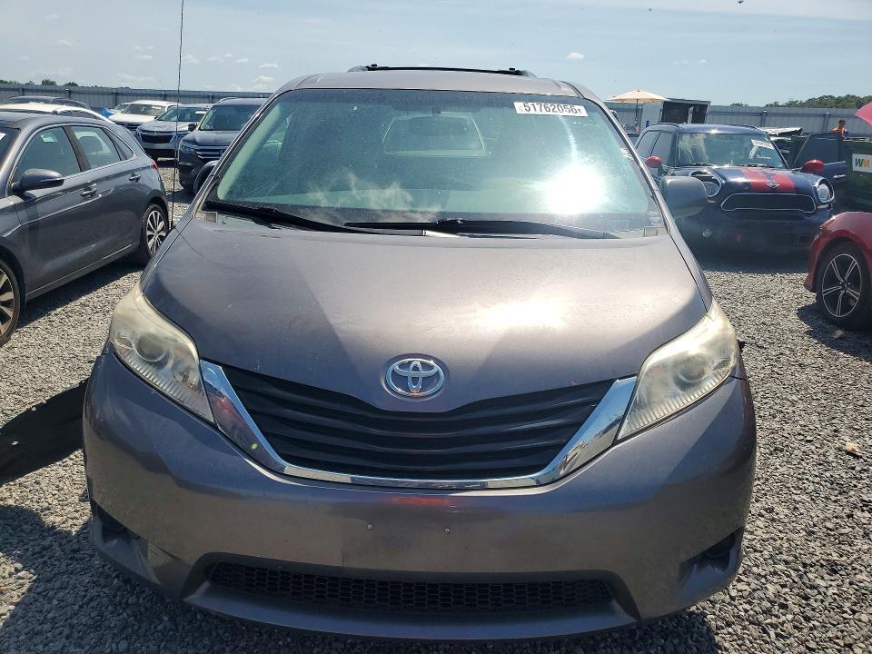 2013 Toyota Sienna le