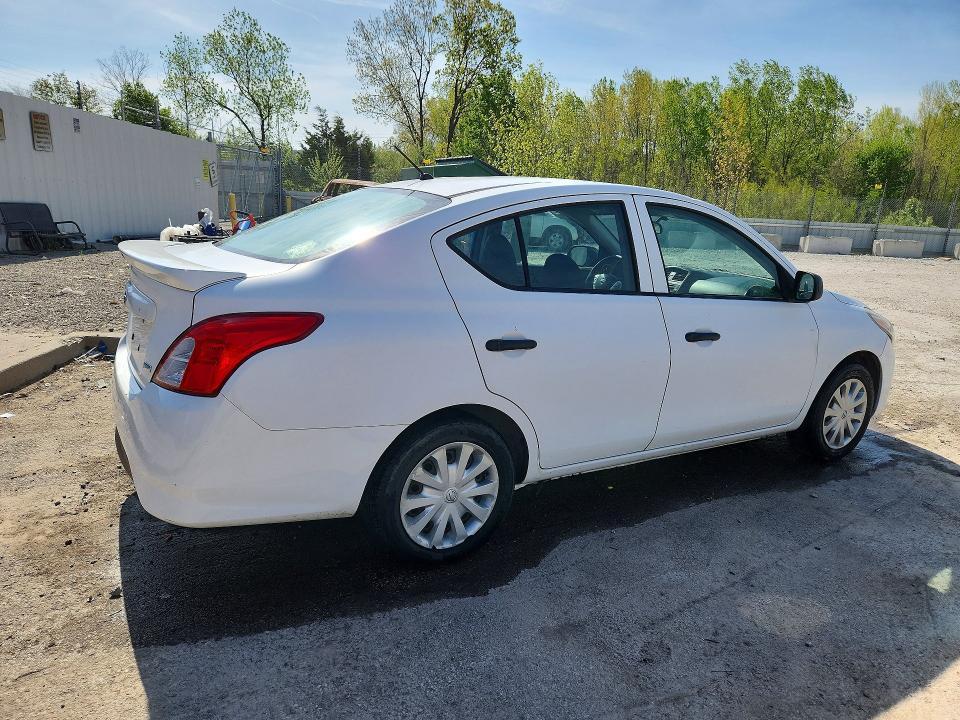 2015 Nissan Versa 1.6 s Plus