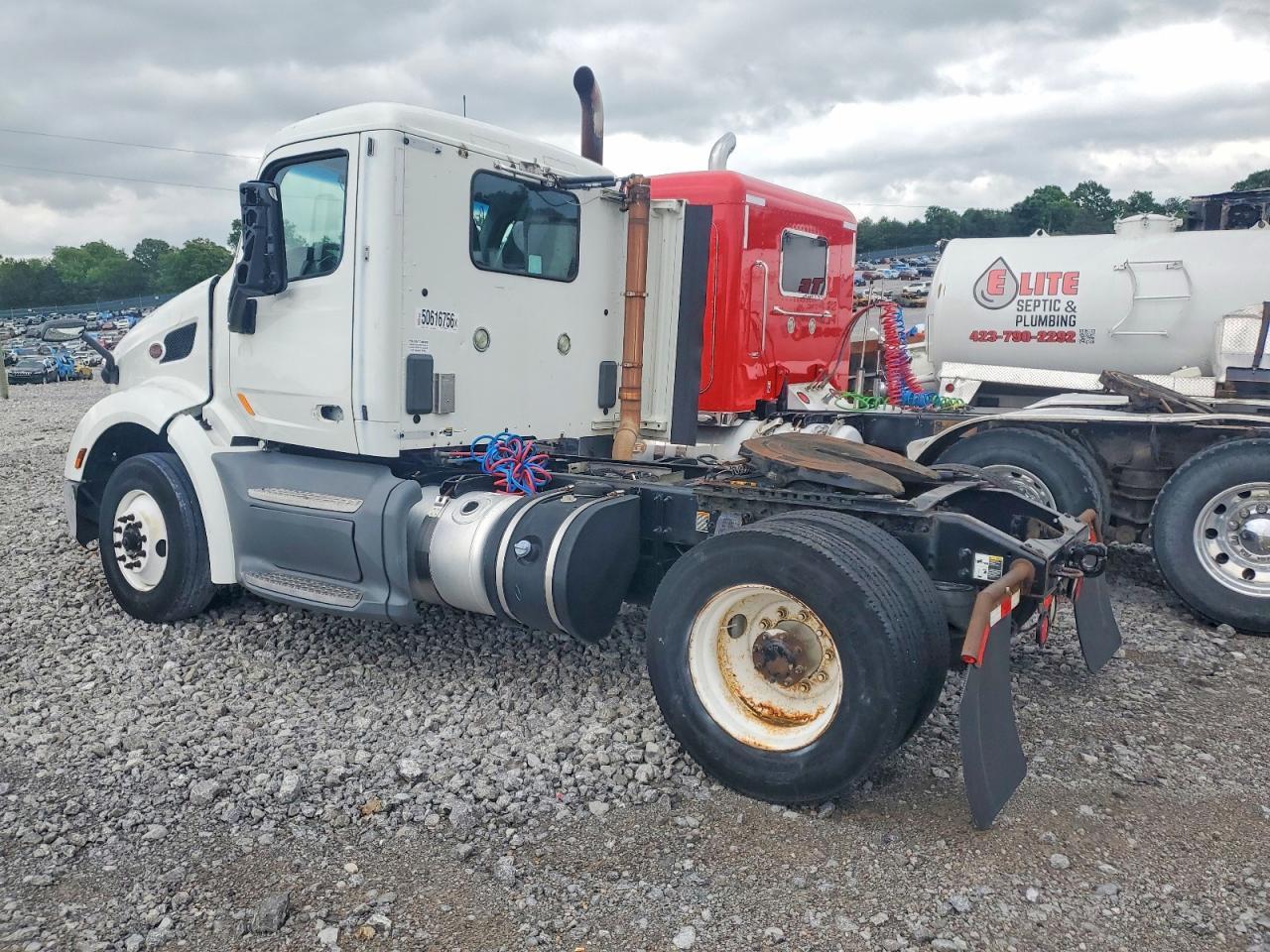 2015 Peterbilt 579 Semi Truck
