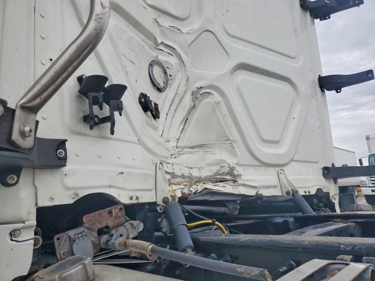 2020 Freigliner 2020 Freightliner Cascadia 126 Semi Truck