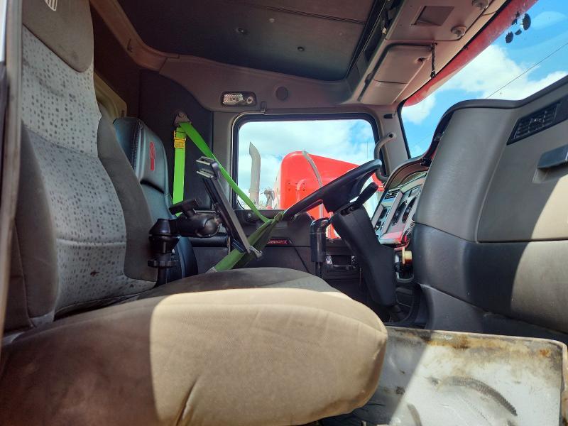 2014 Kenworth T800 Semi Truck
