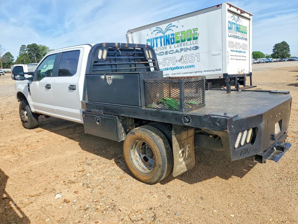 2018 Ford F350 Super Duty Flatbed Truck