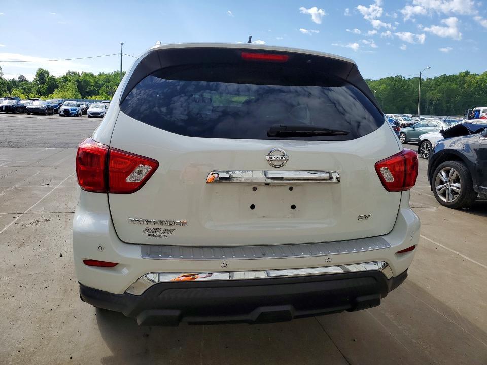 2018 Nissan Pathfinder sv