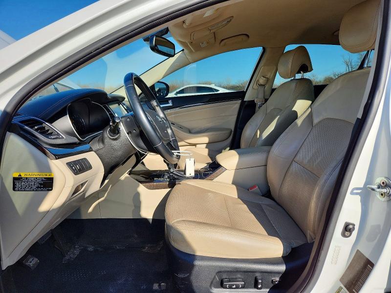 2016 KIA Cadenza Base