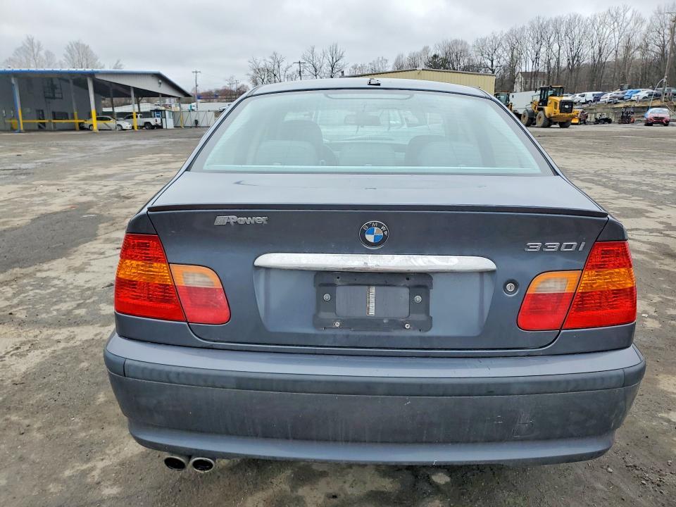 2003 BMW 330 i