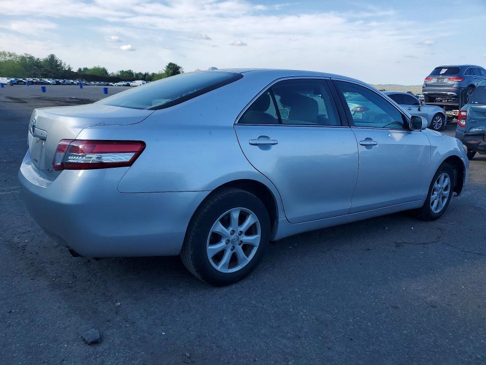 2011 Toyota Camry le