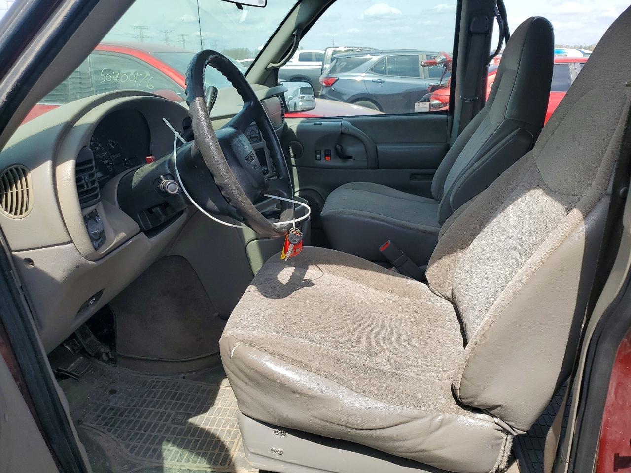 2005 GMC Safari XT