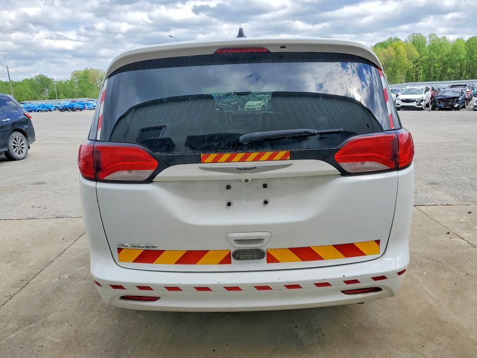 2021 Chrysler Voyager lxi