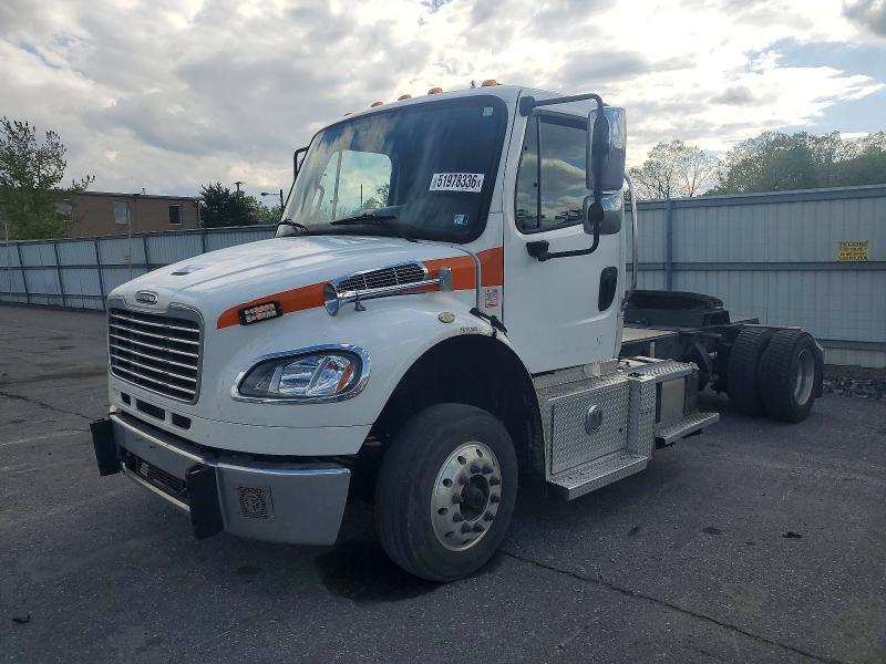 2016 Freigliner 2016 Freightliner Business Class M2 Semi Truck