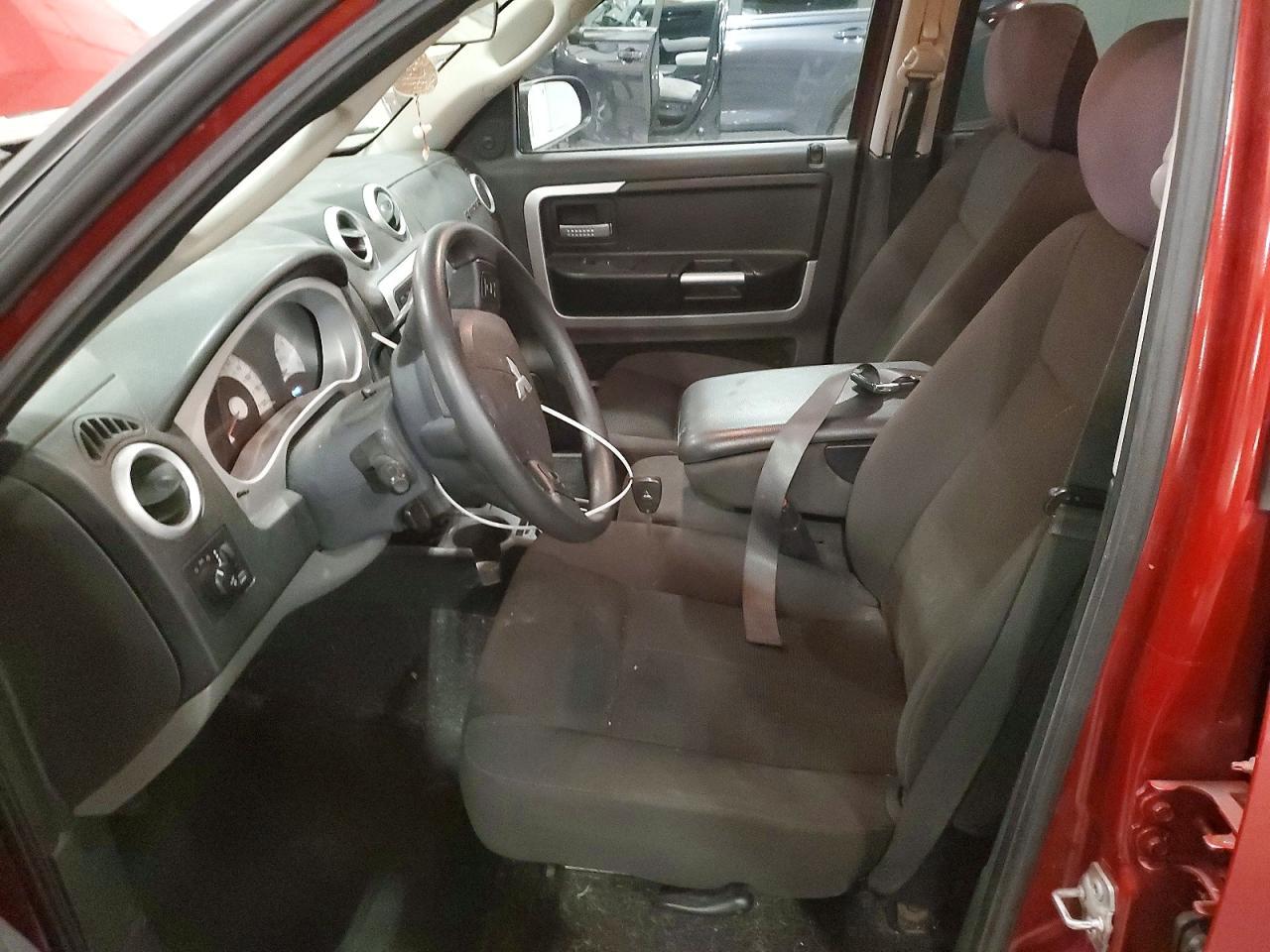 2008 Mitsubishi Raider LS