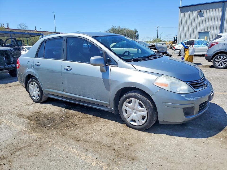 2010 Nissan Versa 1.8 s
