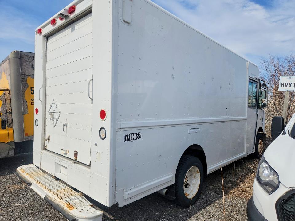 2004 Freightliner Chassis M Line WALK-IN Van