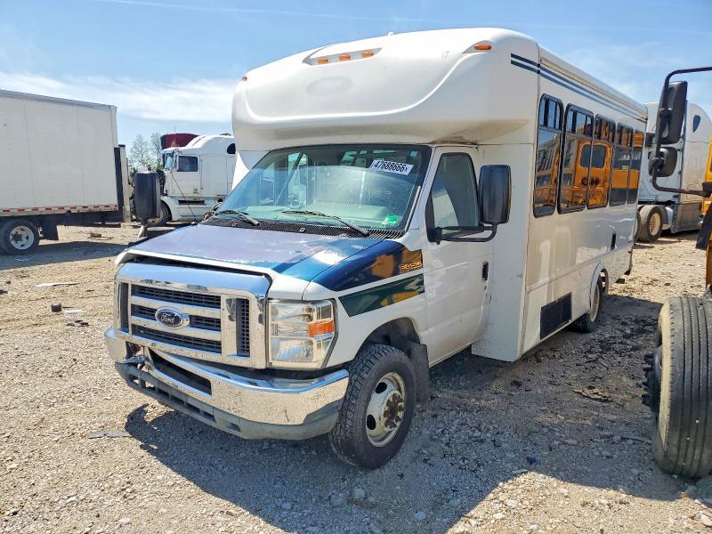 2017 Ford Econoline E450 Super Duty Cutaway Van