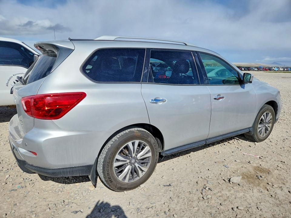2017 Nissan Pathfinder sl
