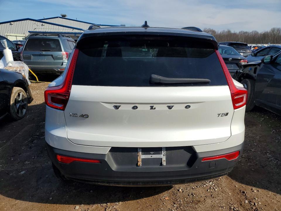 2021 Volvo Xc40 T5 R-design