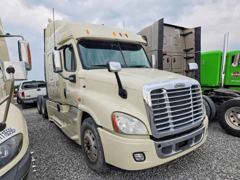 2013 Freightliner Cascadia Semi Truck