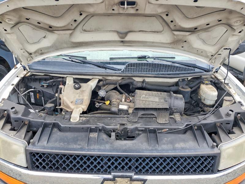 2013 Chevrolet Express box Truck