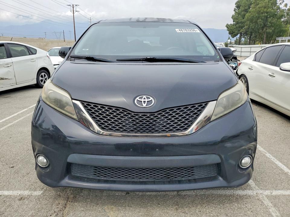2017 Toyota Sienna se 8-passenger