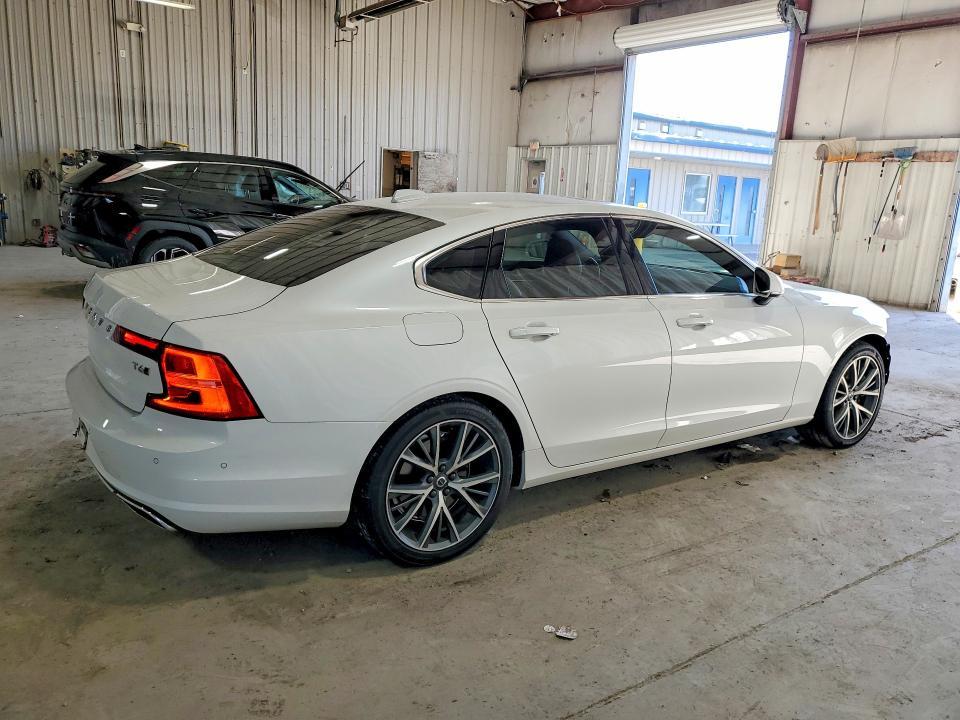2017 Volvo S90 T6 Momentum