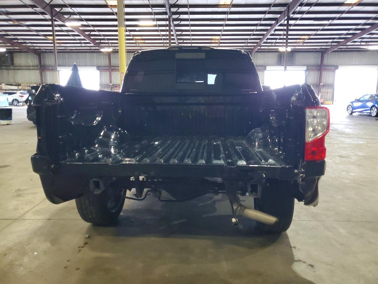 2020 Nissan Titan SV