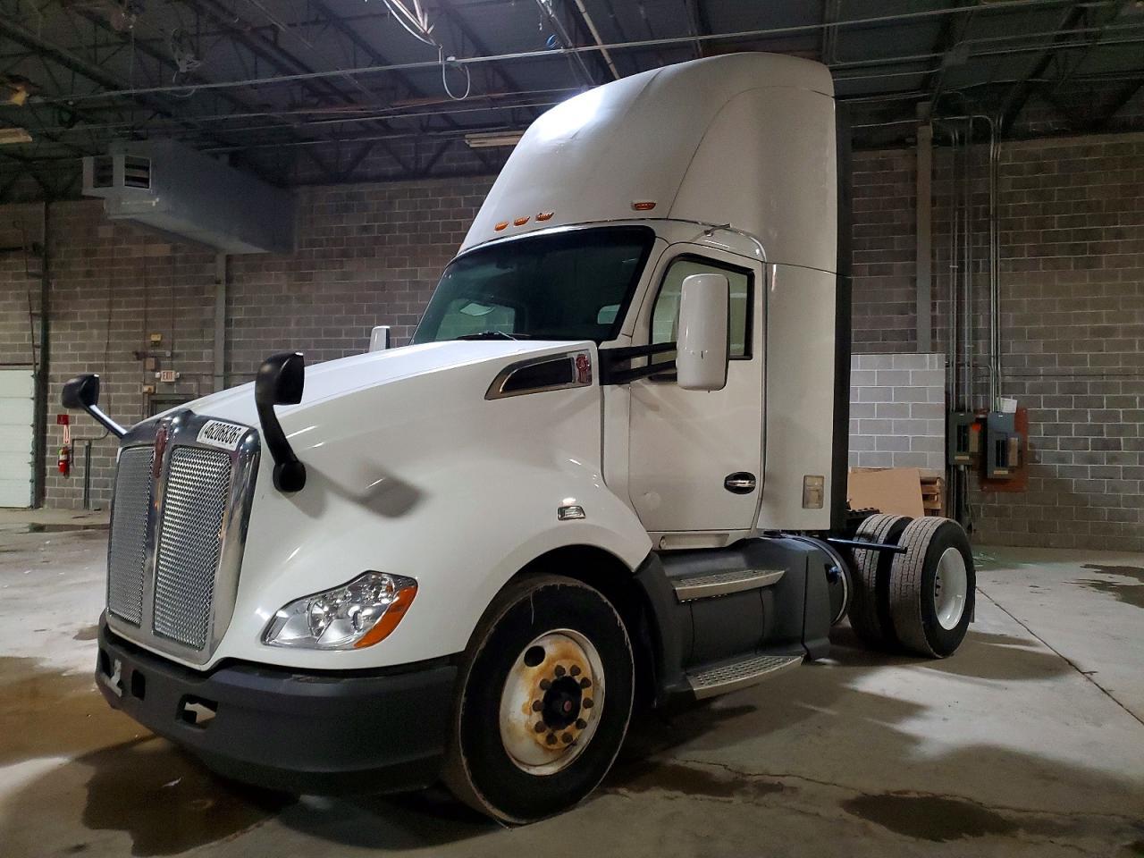 2018 Kenworth T680 Semi Truck