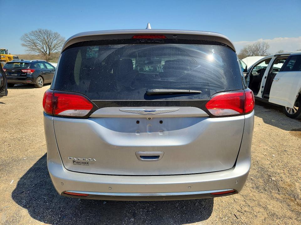 2017 Chrysler Pacifica Touring l