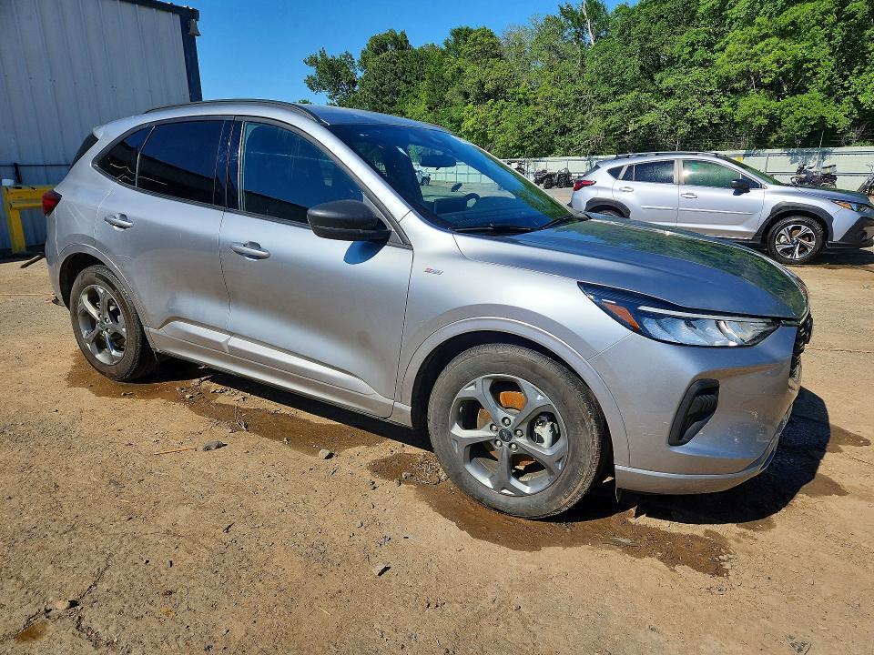 2023 Ford Escape st Line