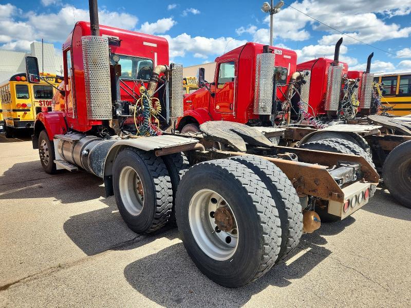 2013 Kenworth T800 Semi Truck