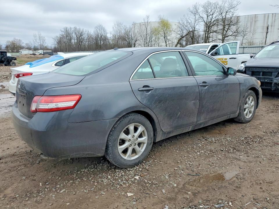 2011 Toyota Camry le