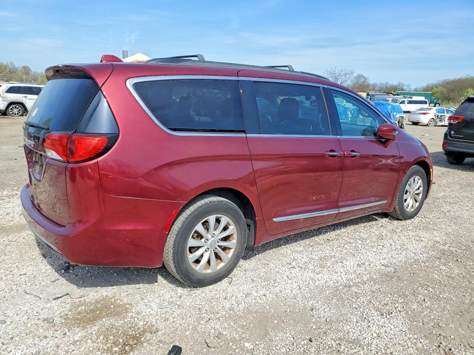2017 Chrysler Pacifica Touring l