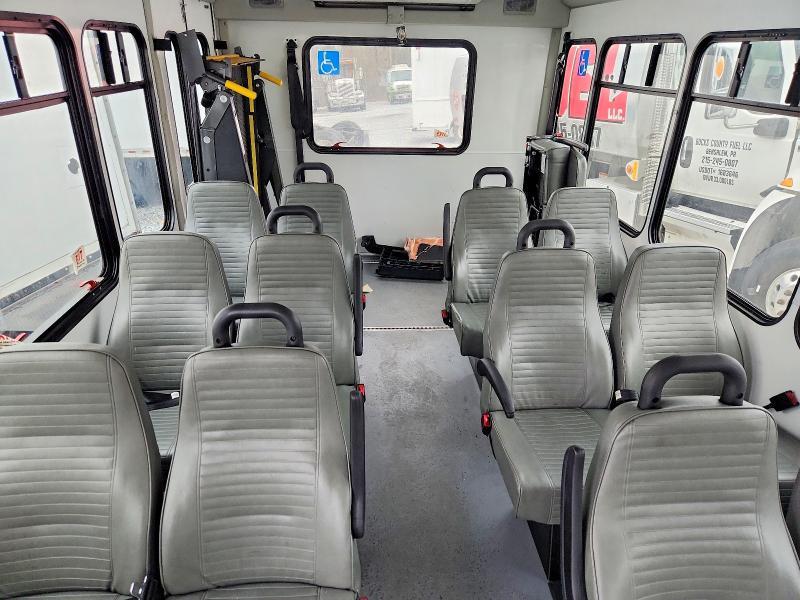 2022 Ford Econoline E450 Super Duty Cutaway Van