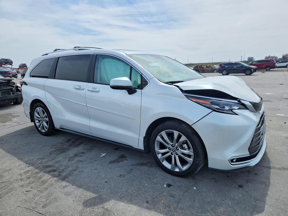 2024 Toyota Sienna Platinum 7-passenger