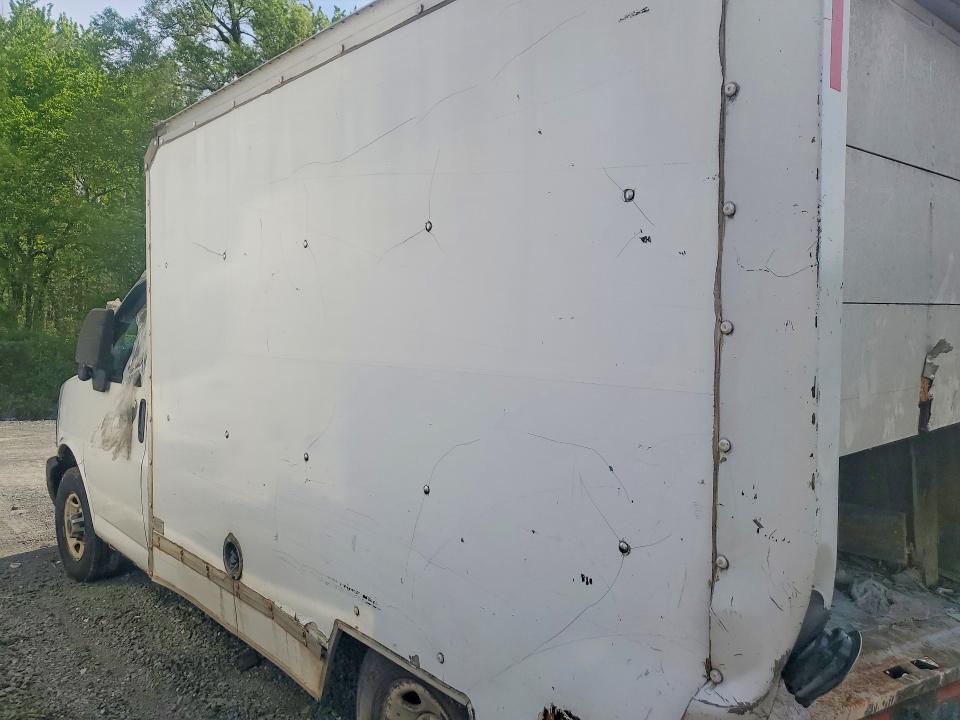 2006 GMC Savana BOX Truck