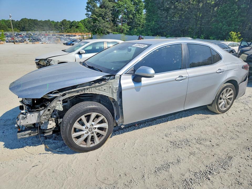 2021 Toyota Camry le