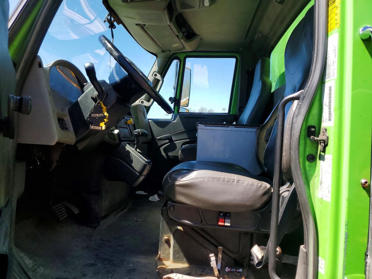 2014 International 4300 BOX Truck