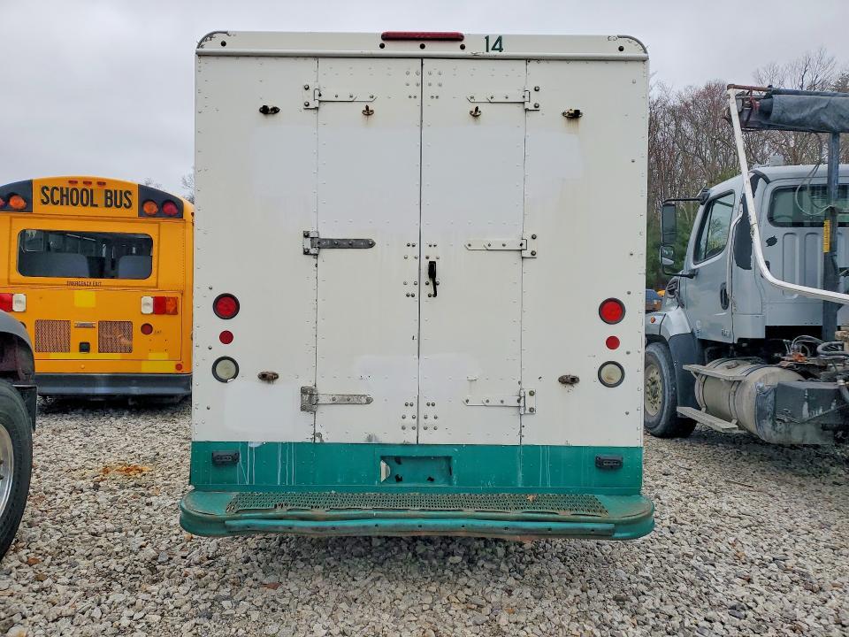 2009 Workhorse Custom Chassis W42 Delivery Truck