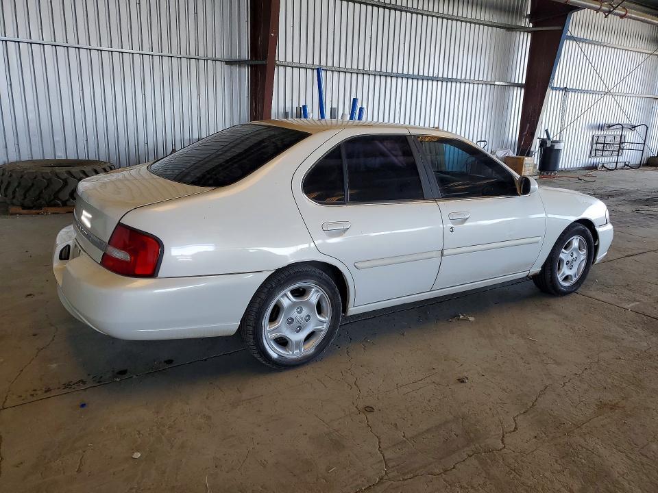 2000 Nissan Altima xe