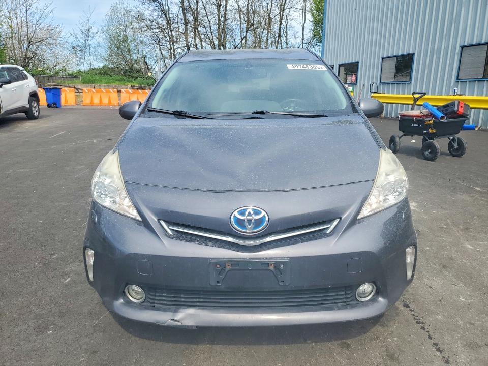 2014 Toyota Prius v Five