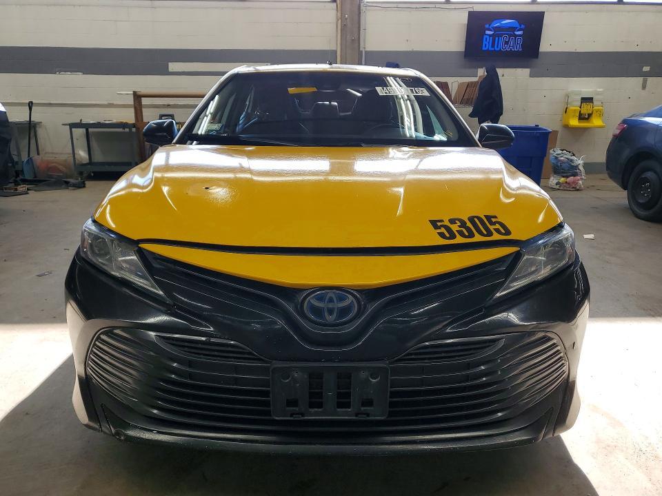 2019 Toyota Camry Hybrid le