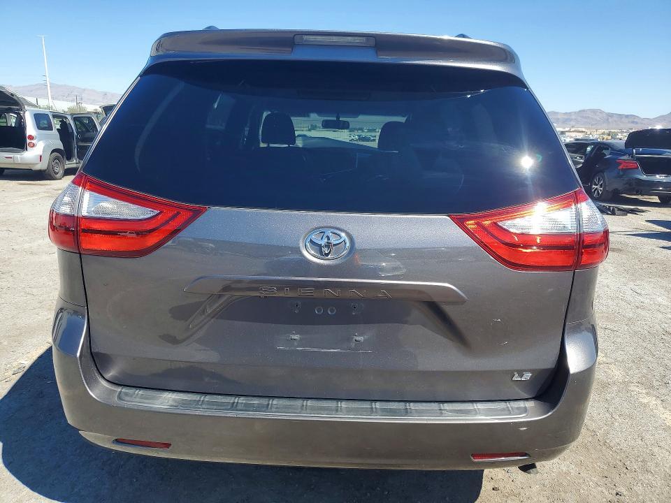 2015 Toyota Sienna le 8-passenger