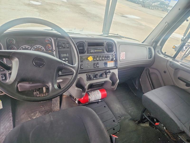 2017 Freigliner 2017 Freightliner Business Class M2 Rollback TOW T