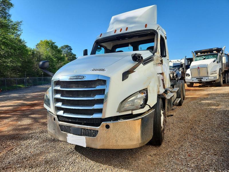 2019 Freightliner Cascadia 126 Semi Truck