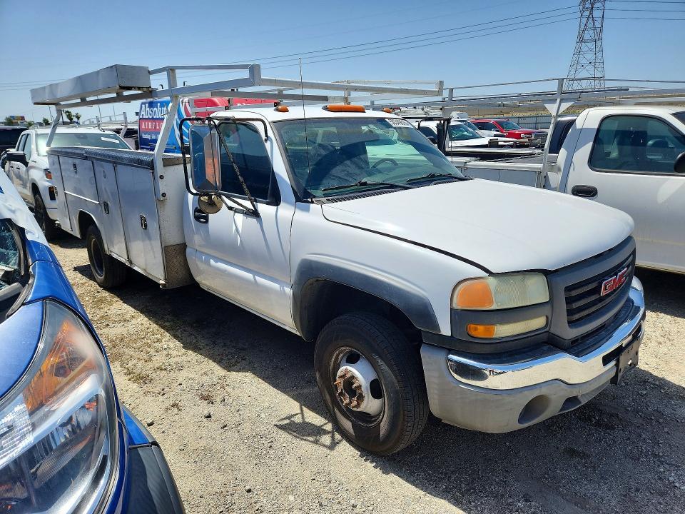 2004 GMC New Sierra C3500
